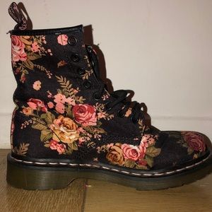 DR. MARTEN’S FLORAL BOOTS